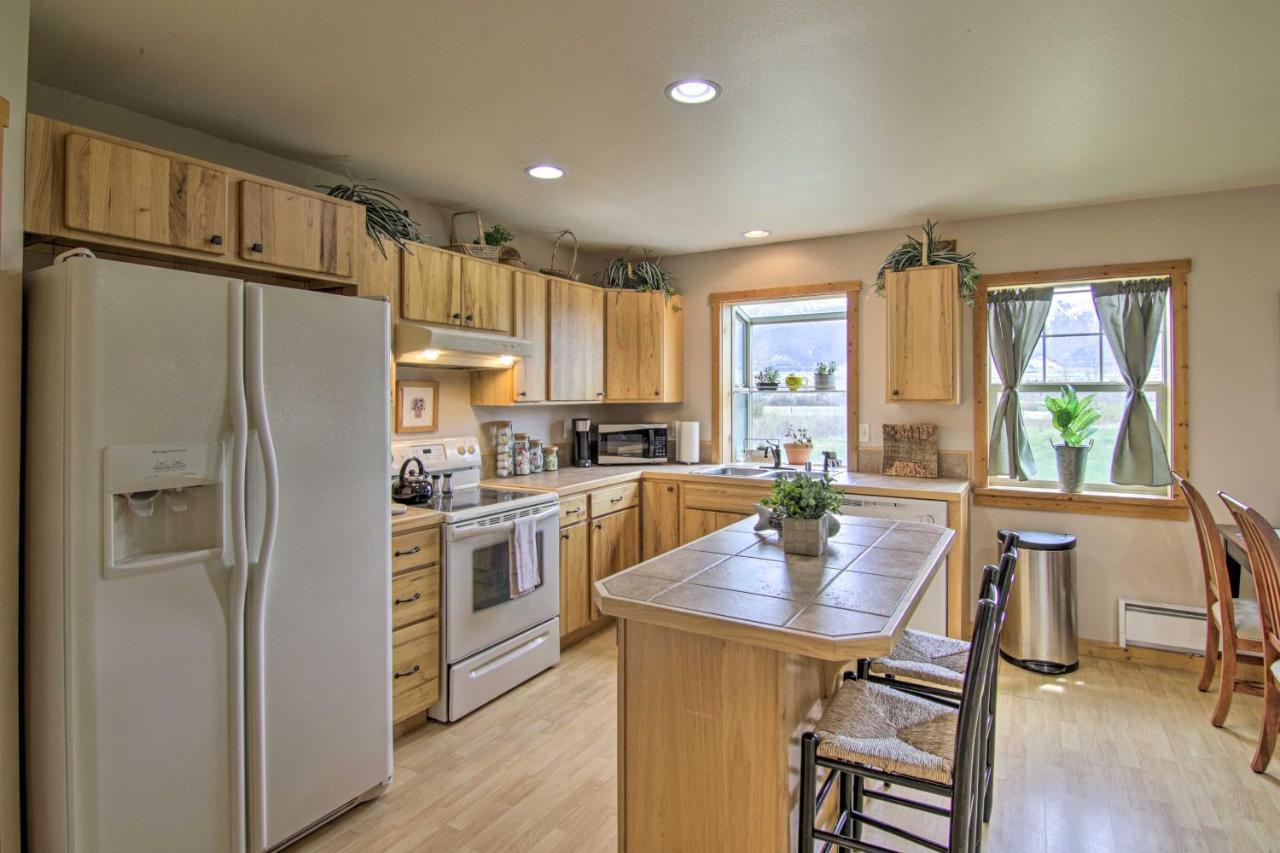 Airy Emigrant Townhome With Sweeping Mtn Views! Bagian luar foto