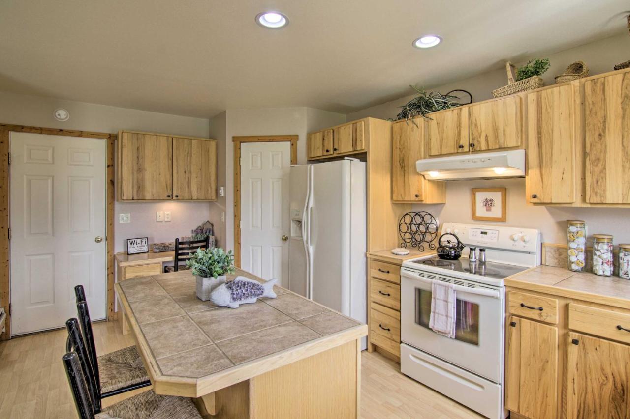 Airy Emigrant Townhome With Sweeping Mtn Views! Bagian luar foto