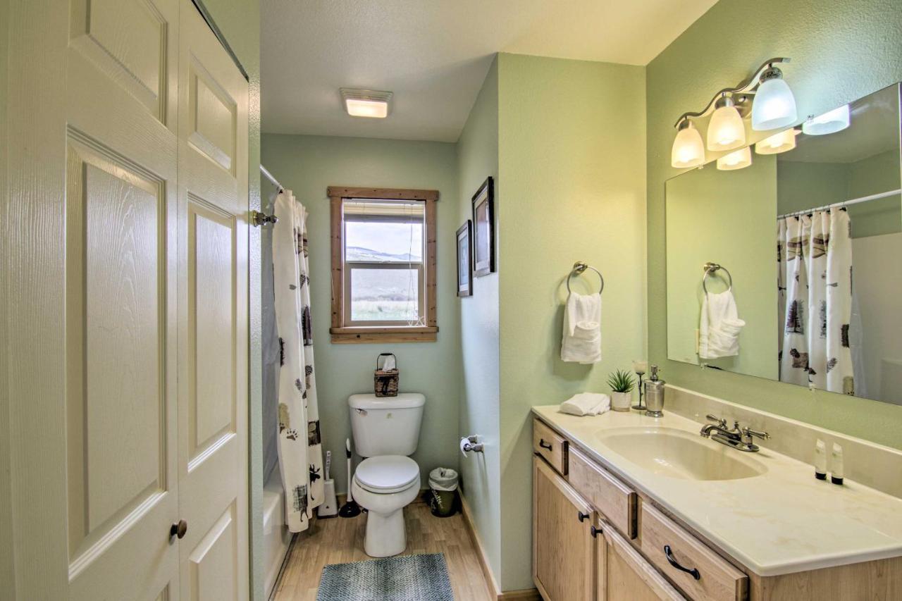 Airy Emigrant Townhome With Sweeping Mtn Views! Bagian luar foto